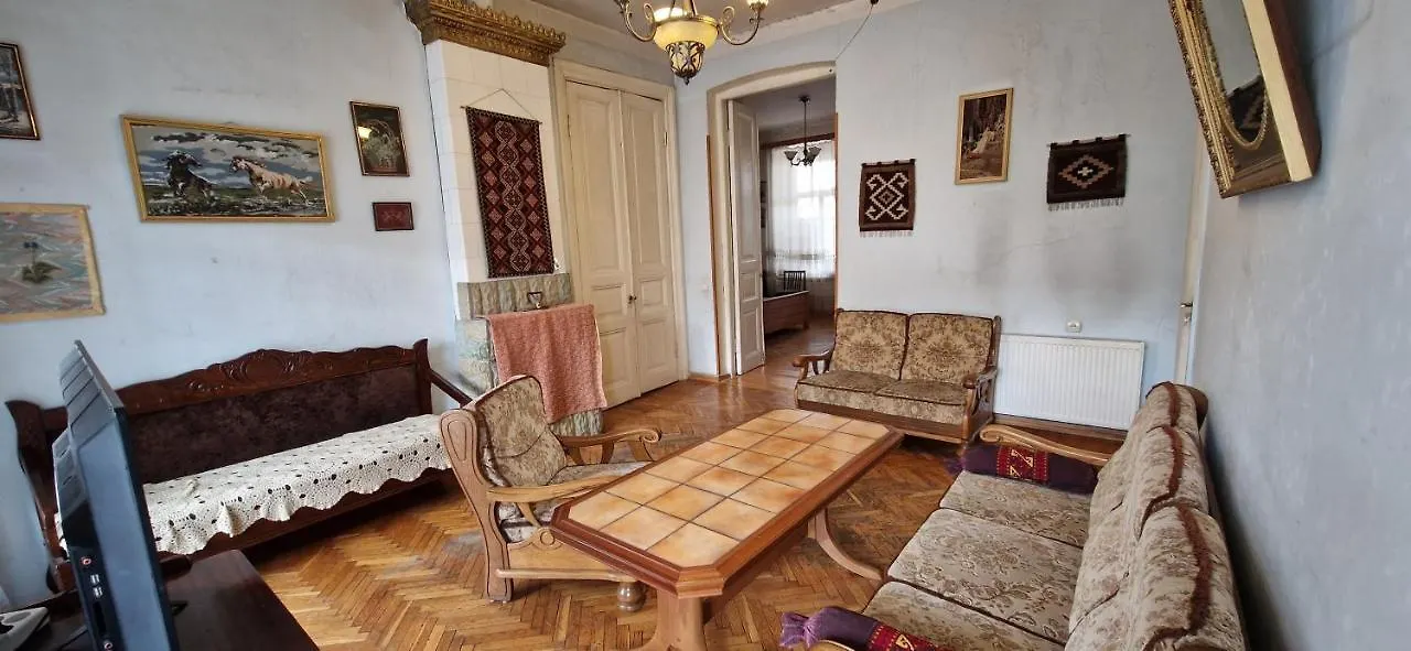 Beautiful 2-Room Apartment Hosted By A Georgian Artist تبليسي جورجيا
