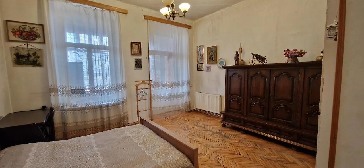Beautiful 2-Room Apartment Hosted By A Georgian Artist تبليسي