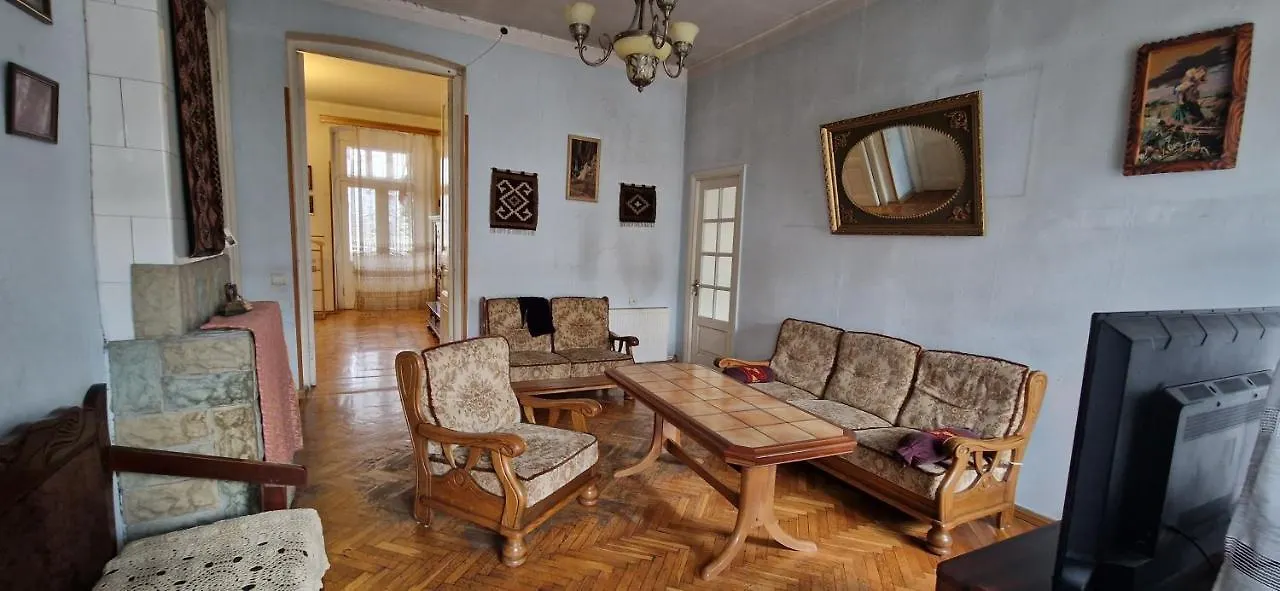 Beautiful 2-Room Apartment Hosted By A Georgian Artist تبليسي 0*,  جورجيا