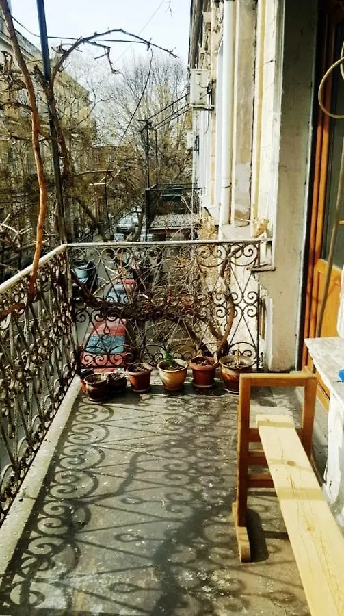 Beautiful 2-Room Apartment Hosted By A Georgian Artist تبليسي